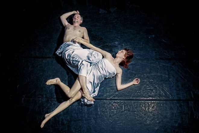 Inga Wolff (Marianne) och Bernd Färber (Johan). © Volkstheater Rostock. Inga Wolff (Marianne) och Bernd Färber (Johan). © Volkstheater Rostock.