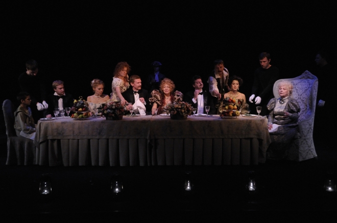 Fru Armfeldts middagsbjudning. © Moskvas Nya Dramatiska Teater Fru Armfeldts middagsbjudning. © Moskvas Nya Dramatiska Teater