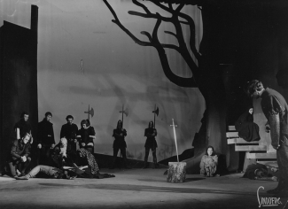 Gunnar Lindblads scenbild i Macbeth. Foto: Olle Lindberg © Lindberg, foto-illustrationsbyrå
